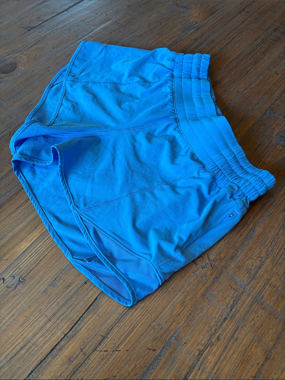 Lululemon size 4 high rise Cornflower Blue 2.5” inseam Hotty Hot shorts - Picture 3 of 16